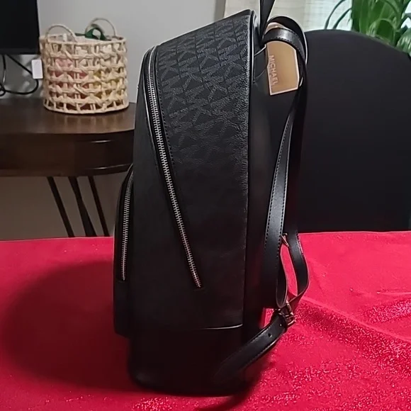 - NWT MICHAEL KORS CONNIE Black BACKPACK - Picture 3 of 6